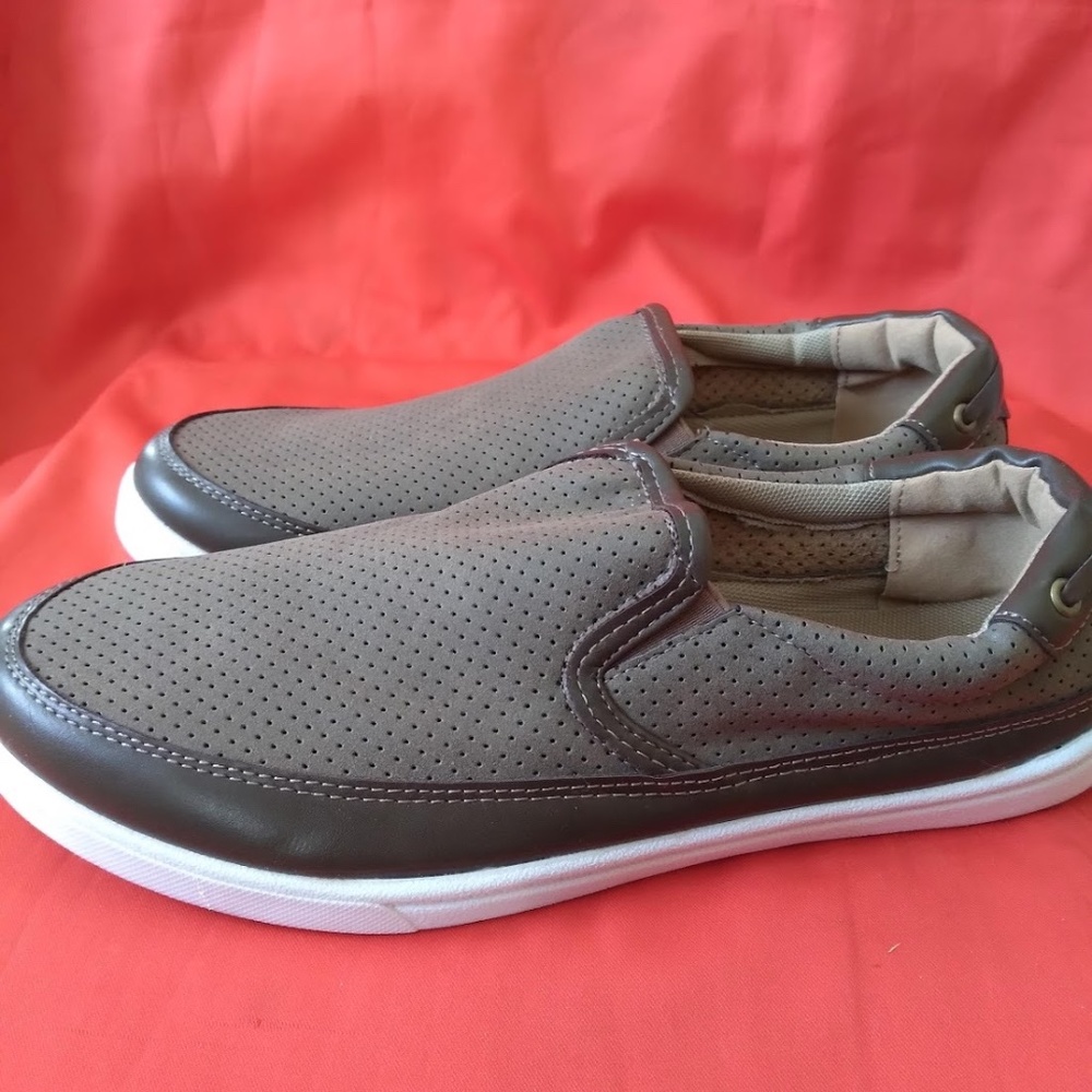 Deer Stags Memory Foam Shoes Size 8D